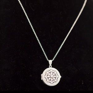 Avon Snowflake Locket Necklace